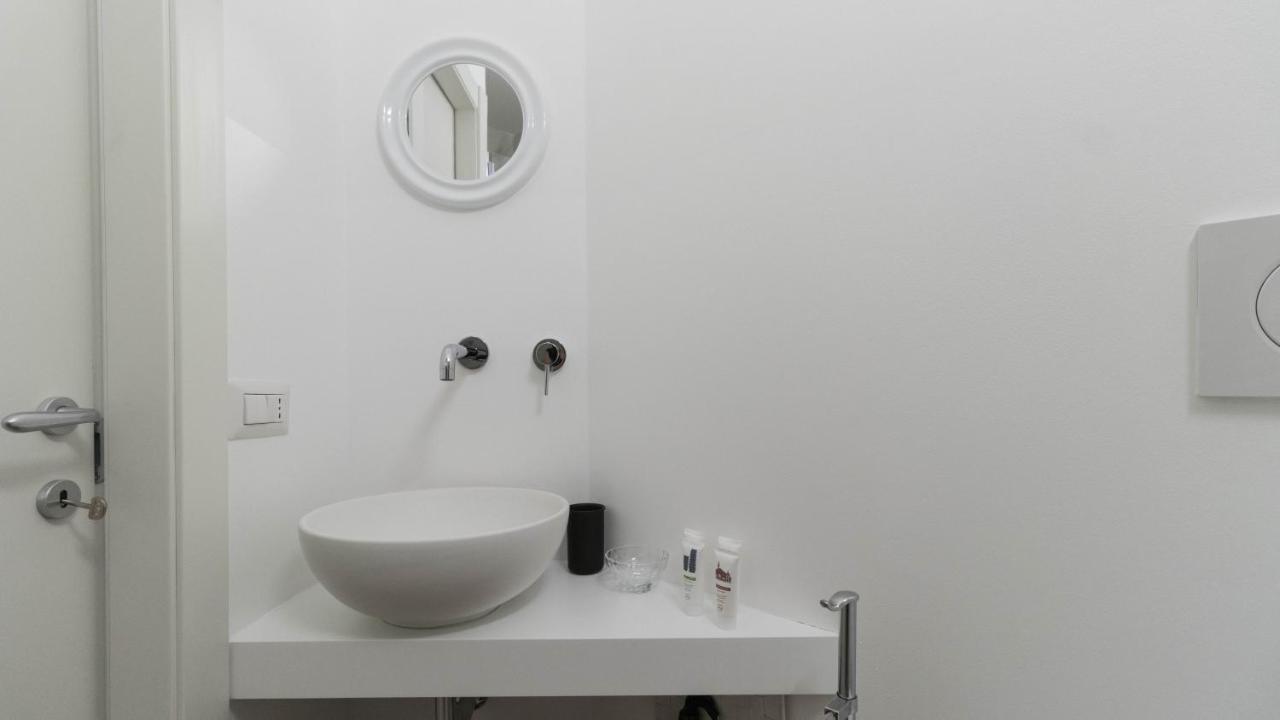 Italianway - Raffaello Sanzio 17 Milan